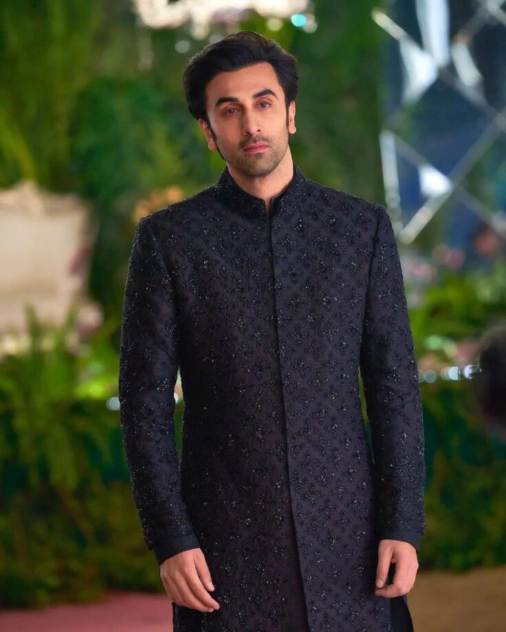 Looking to slay perfect shimmery sherwani style this wedding season? Take tips from Ranbir Kapoor 788784