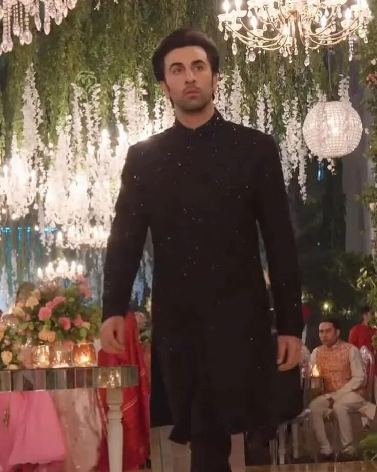 Looking to slay perfect shimmery sherwani style this wedding season? Take tips from Ranbir Kapoor 788781