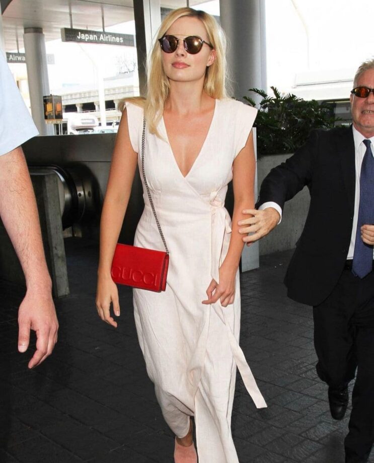 Margot Robbie Shows Her Sartorial Style File In V-neck Outfits; See Pics 790065