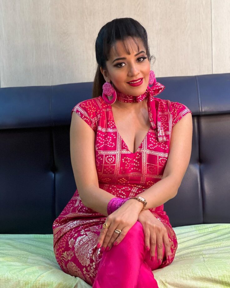 Monalisa gives retro vibes in bandhani print pink dress, check photos - 0