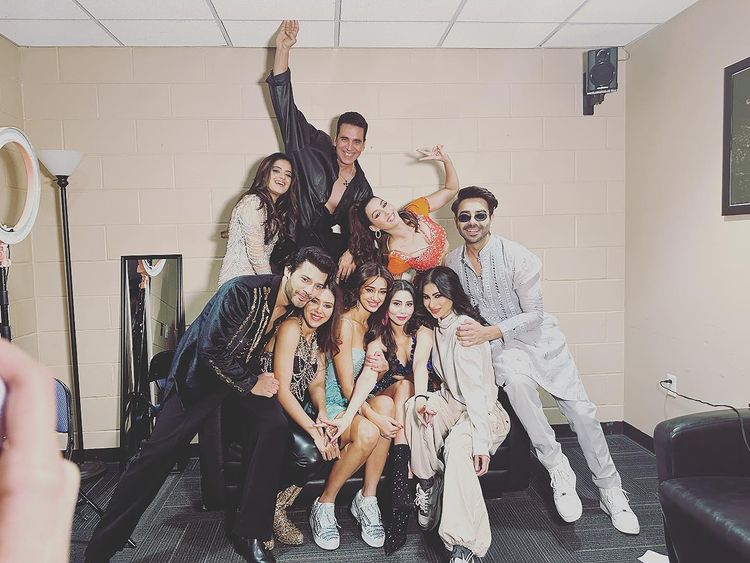 Mouni Roy, Disha Patani, Akshay Kumar, Nora Fatehi, Sonam Bajwa and gang go wild at Dallas, Texas, see epic group pic 782660