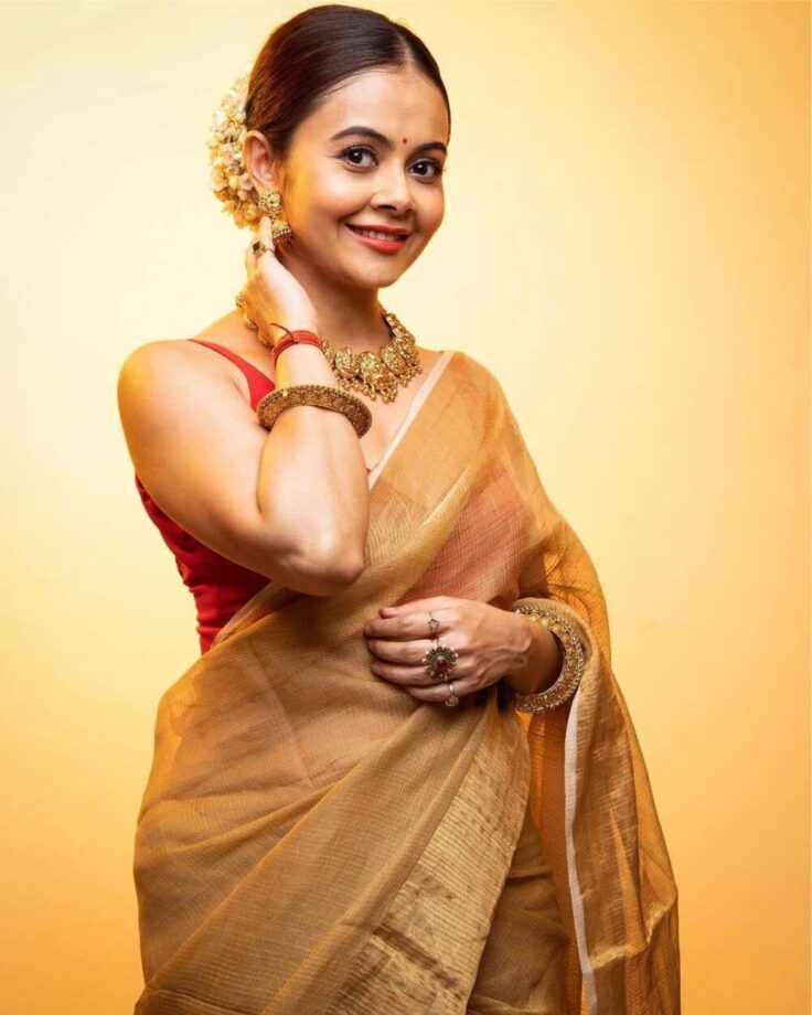 Mughda Chapekar To Devoleena Bhattacharjee: Snazzy Styles In Saree 782993