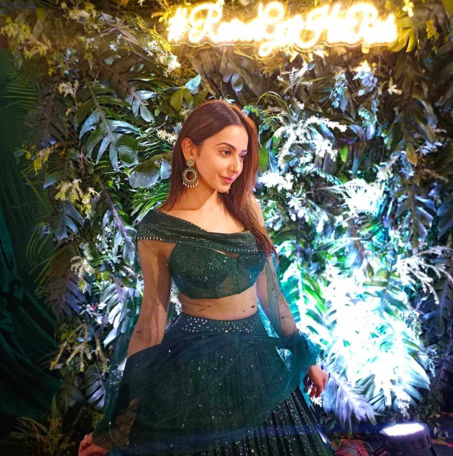 Naach Gaana: Rakul Preet Singh attends family wedding in green shimmery transparent lehenga, check out 789222