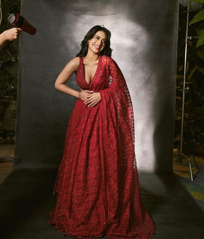 Nysa Devgan looks spicy red hot in plunging neckline red lehenga set, see photos - 3