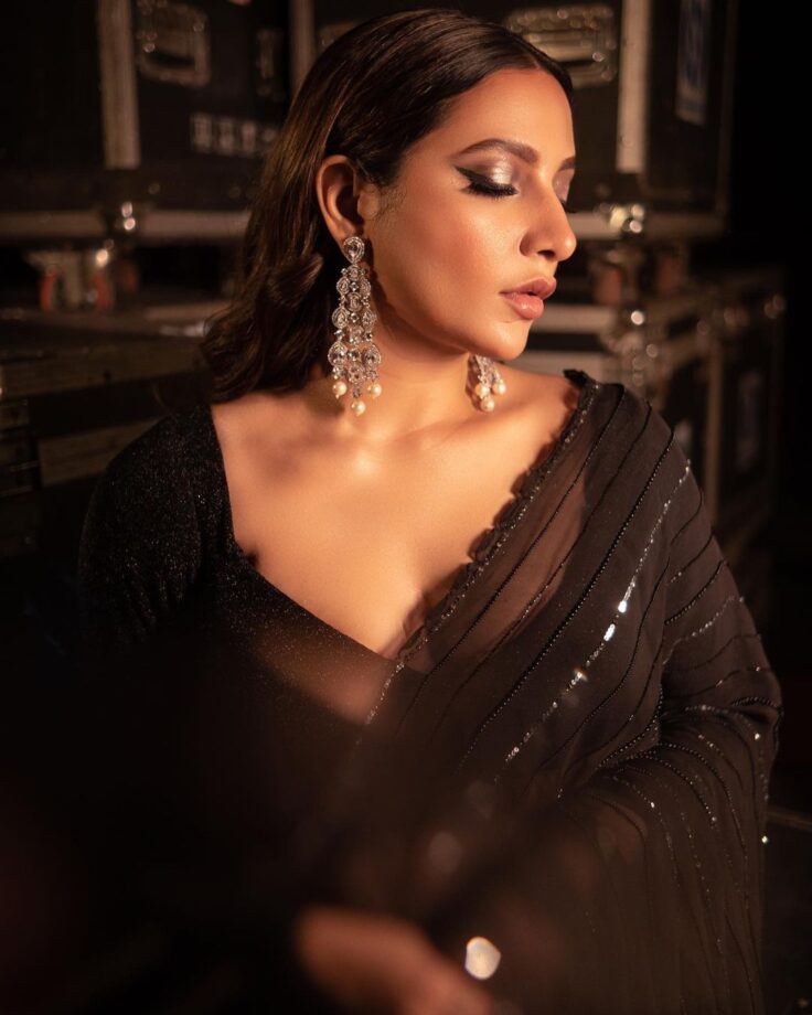 Photodump: 'Bengali bombshell' Subhashree Ganguly shines in black see-through saree, we are loving it 786399