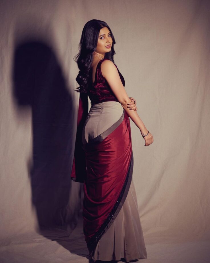 Prajakta Mali exudes elegance in a classy black and maroon saree, see photos - 0