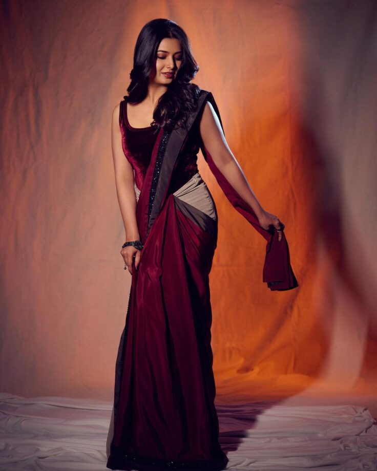 Prajakta Mali exudes elegance in a classy black and maroon saree, see photos - 3