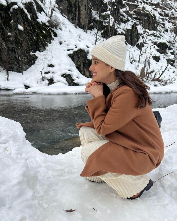 Priya Bapat misses winter season, shares unseen holiday photo 779426