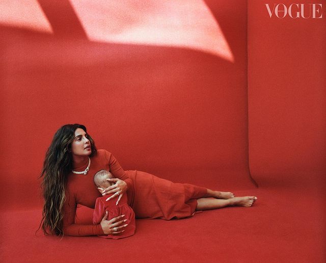 Priyanka Chopra in extravagant red, see pics 780001