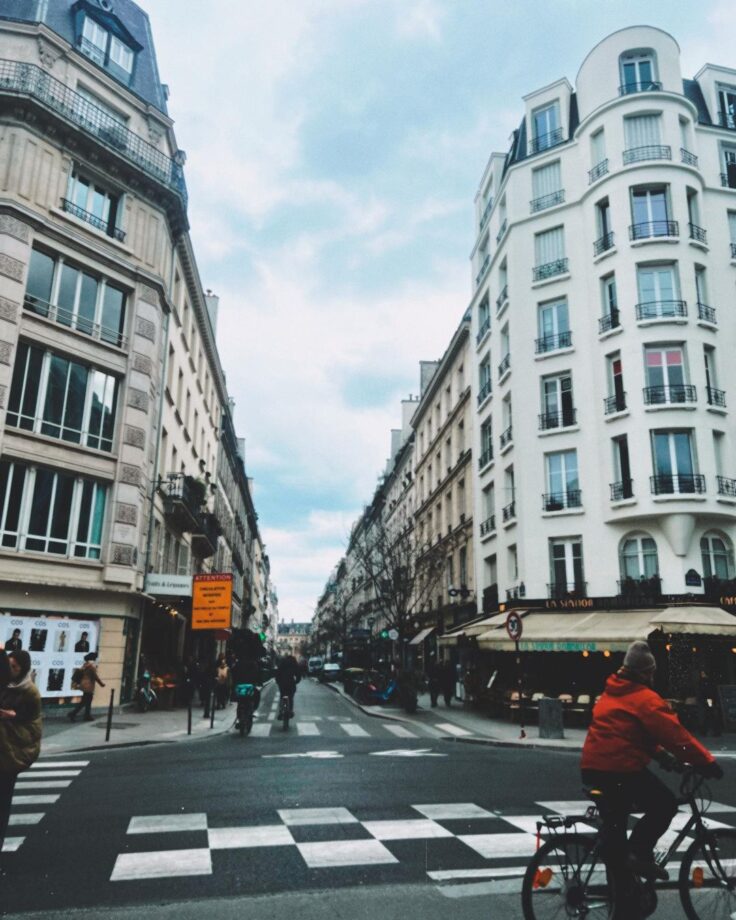 Raashii Khanna Shared Pictures Of Herself While Enjoying The Beauty Of Paris 783049