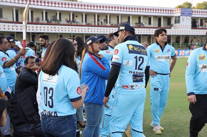 Rani Chatterjee attends Celebrity Cricket League, shares photos with Bhojpuri Dabanggs - 3