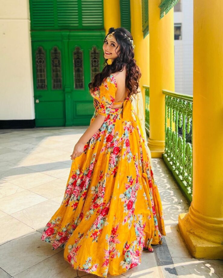 Ritabhari Chakraborty shines bright like a sunflower in yellow lehenga set - 2