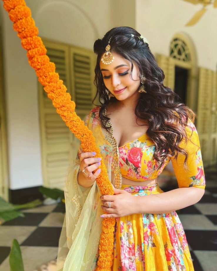 Ritabhari Chakraborty shines bright like a sunflower in yellow lehenga set - 3