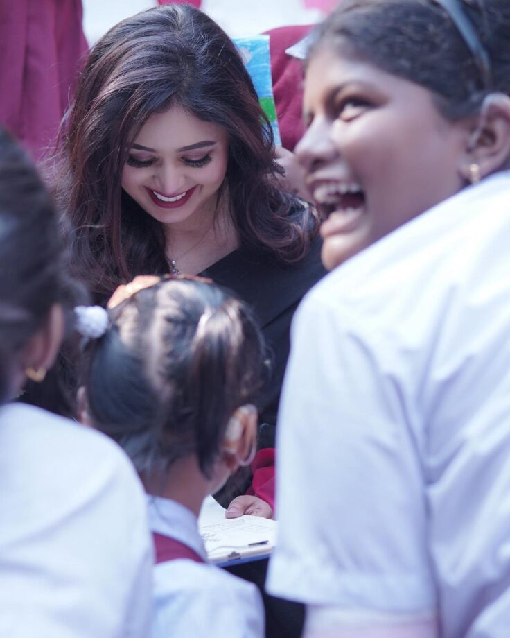 Ritabhari Chakraborty showers happiness on students from the school for deaf, check photos - 8