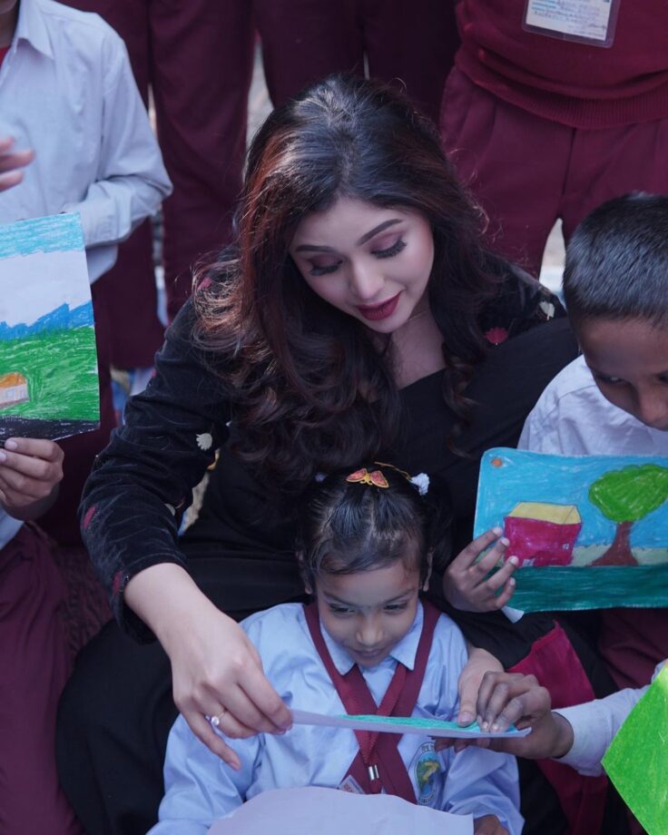 Ritabhari Chakraborty showers happiness on students from the school for deaf, check photos - 9