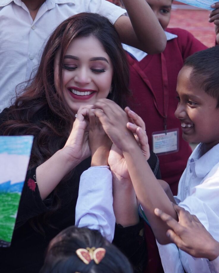 Ritabhari Chakraborty showers happiness on students from the school for deaf, check photos - 3
