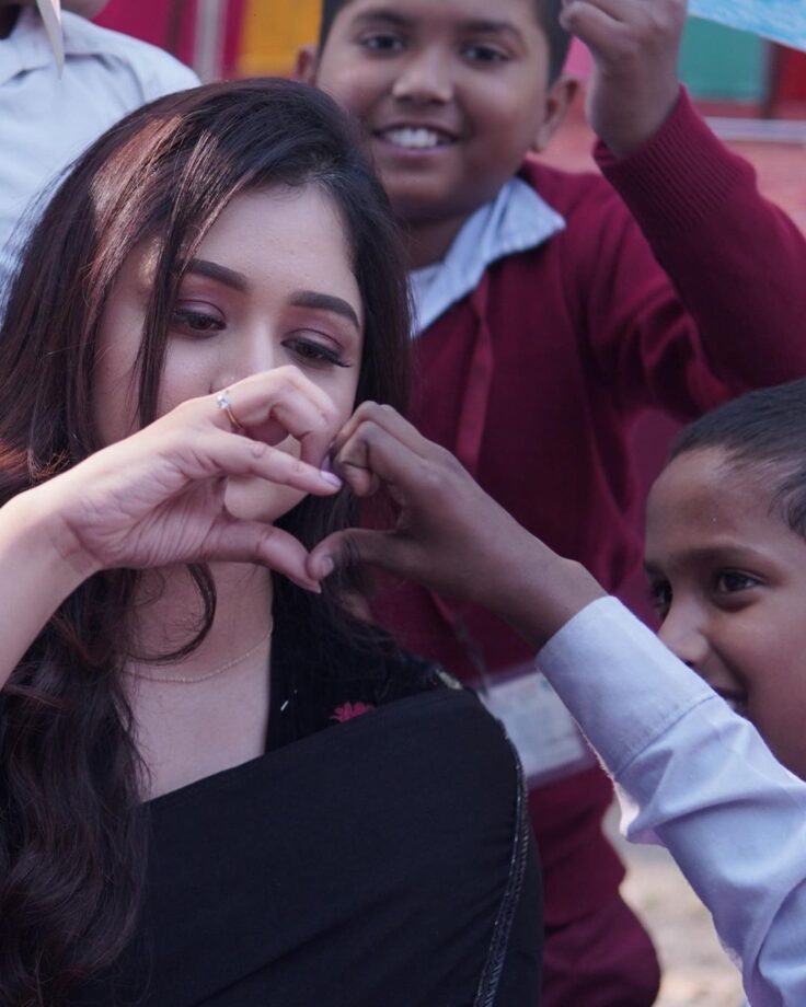 Ritabhari Chakraborty showers happiness on students from the school for deaf, check photos - 7