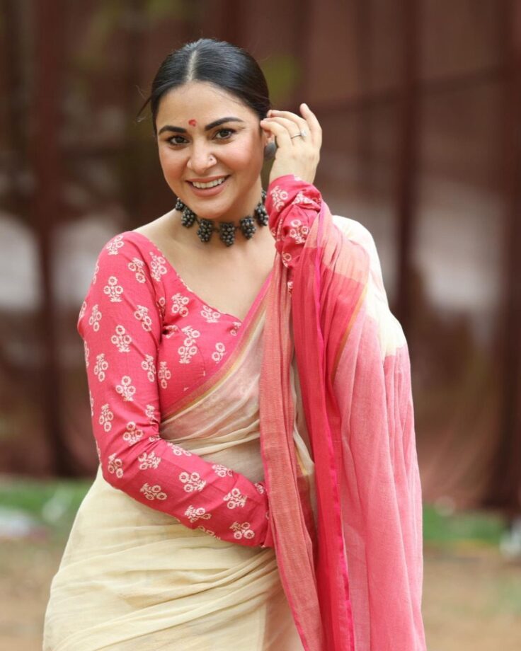 Shraddha Arya’s special message for Kundali Bhagya team, read 786098