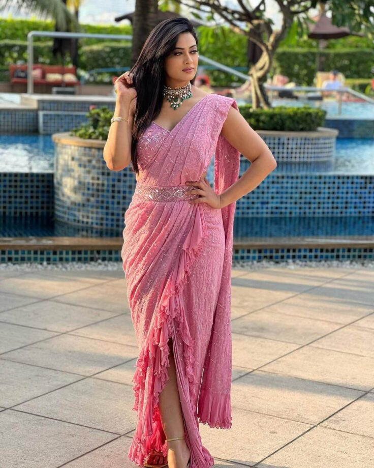 Shweta Tiwari rolls back clock in stunning pink belted shimmery saree, we are crushing 792294