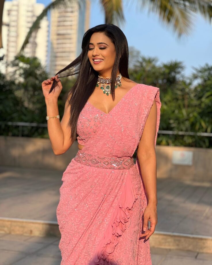 Shweta Tiwari rolls back clock in stunning pink belted shimmery saree, we are crushing 792290