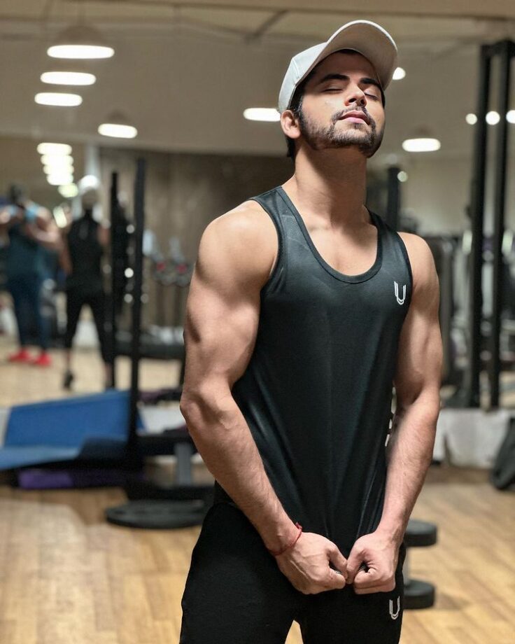 Siddharth Nigam shares chiseled physique snap from his 'happy place', Avneet Kaur says, 