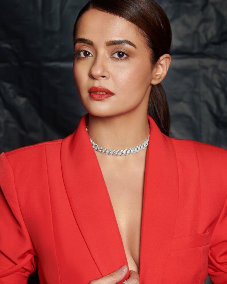 Surveen Chawla looks glamorous in red plunging neckline pantsuit, see pics - 3