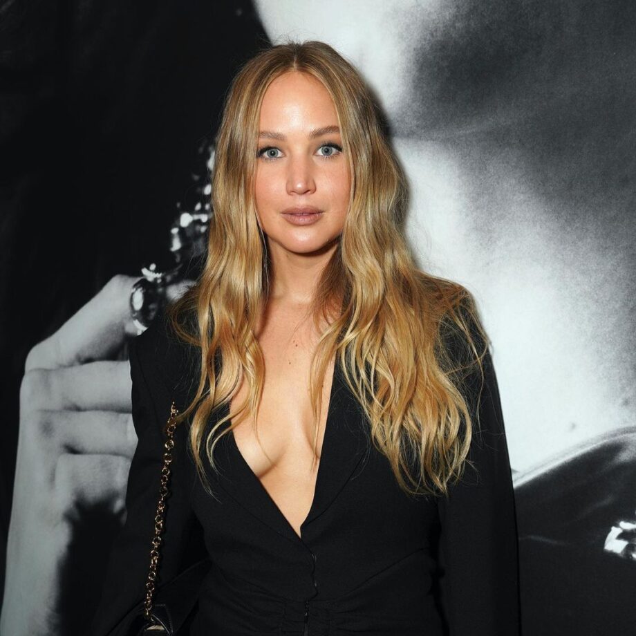 Take the boss fashion cue from Jennifer Lawrence, pics inside 781880