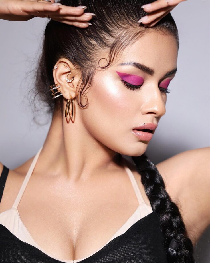 Take the high-octane eye makeup code from Avneet Kaur 781261