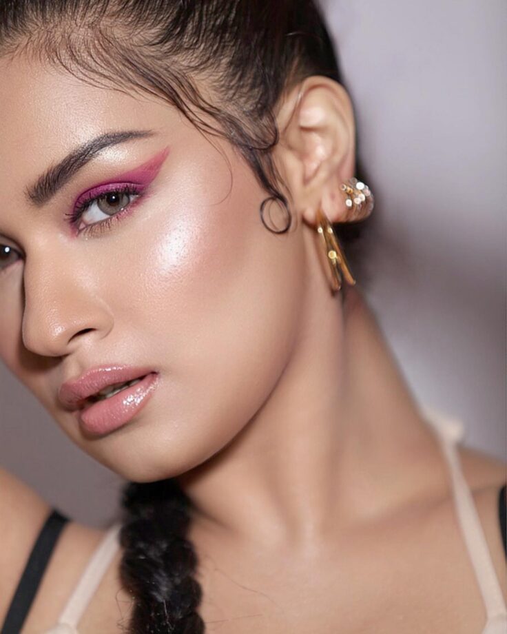 Take the high-octane eye makeup code from Avneet Kaur 781263