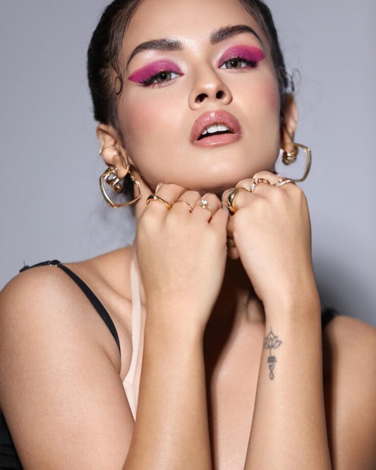 Take the high-octane eye makeup code from Avneet Kaur 781264