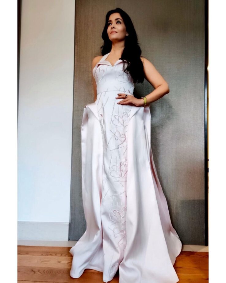 Times Aishwarya Rai Bachchan Looked Ethereal In All-White Gown Outfits 779361