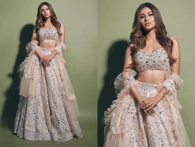 Times when Mouni Roy, Tara Sutaria and Kiara Advani wowed in mirror embellished lehenga, see pics 789110