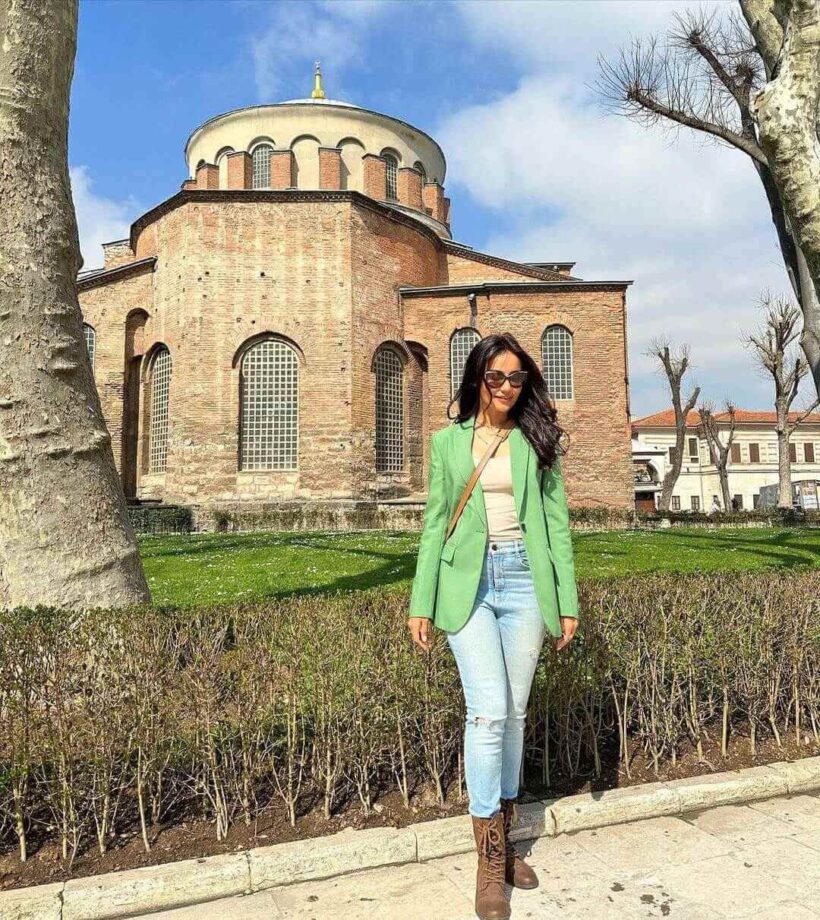 TV Beauties latest buzz: Hina Khan performs second Umrah, Surbhi Jyoti takes stroll in Istanbul 788174