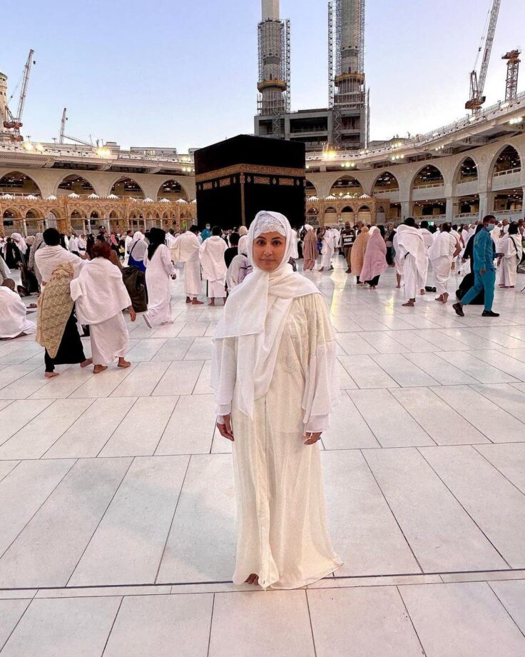 TV Beauties latest buzz: Hina Khan performs second Umrah, Surbhi Jyoti takes stroll in Istanbul 788164