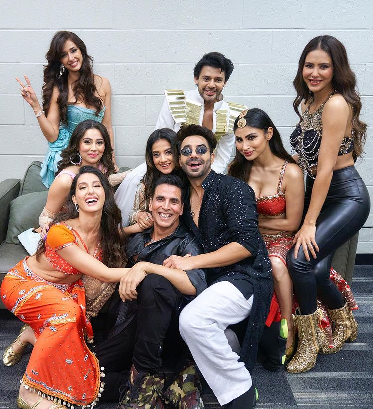 USA Diaries: Akshay Kumar, Mouni Roy, Disha Patani, Aparshakti Khurana, Nora Fatehi and others spotted chilling, see pic 780734