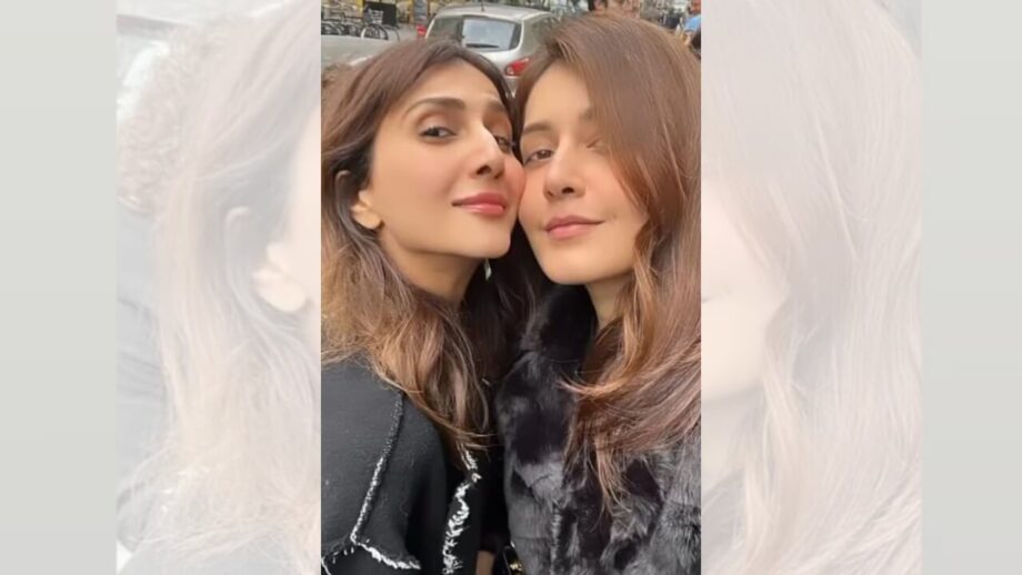 Vaani Kapoor and Raashii Khanna romp in Paris all ‘befikre’ 781222