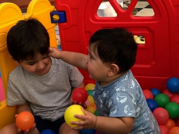 Viral Pics Of Kareena Kapoor Khan's Cutest Sons 787871