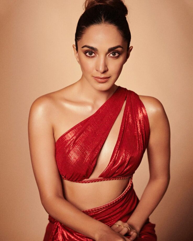 Kiara Advani sets temperature soaring in red cut-out shimmery dress, check photos - 2