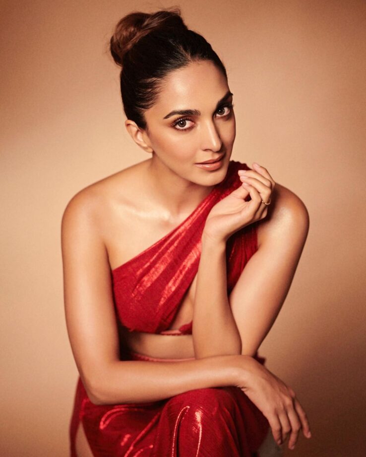 Kiara Advani sets temperature soaring in red cut-out shimmery dress, check photos - 1