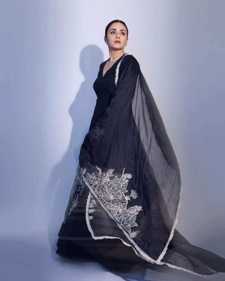Amruta Khanvilkar Looks Breathtaking Classy In Black Anarkali Dress, See Photos - 3