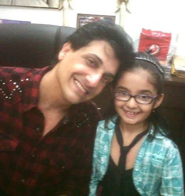 Anushka Sen is overwhelmed to meet her dance guru Shiamak Davar, shares candid pics 794211