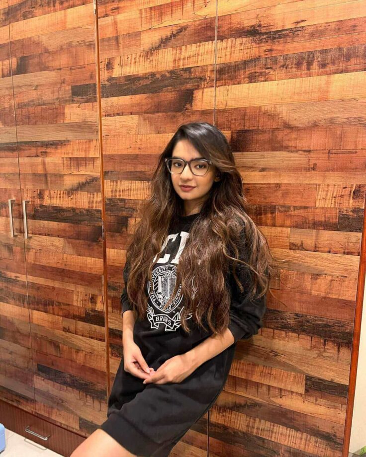 Anushka Sen melts internet in latest photodump, get eyewear fashion inspiration 802061