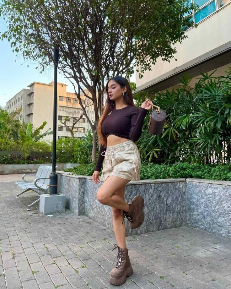 Ashnoor Kaur VS Anushka Sen VS Avneet Kaur: Whose Crop Top And Skirt Is Glamorous? 794834