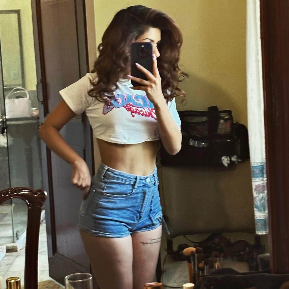 Avneet Kaur's washboard abs in denim shorts is fitness goals 795191