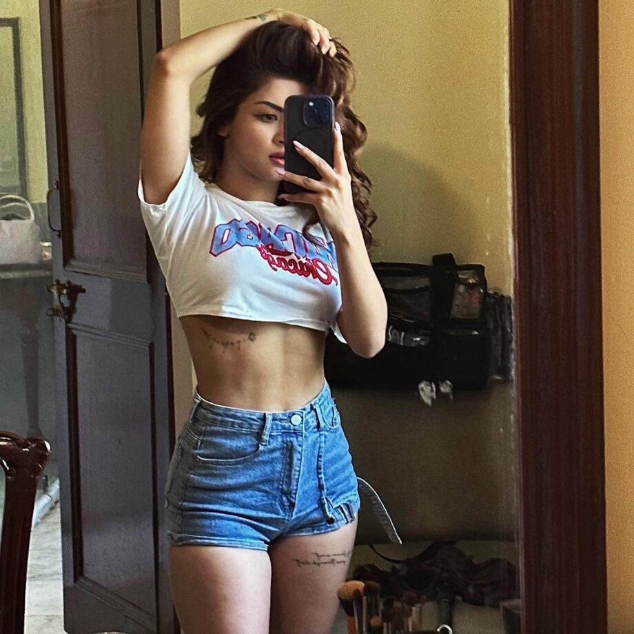 Avneet Kaur's washboard abs in denim shorts is fitness goals 795196