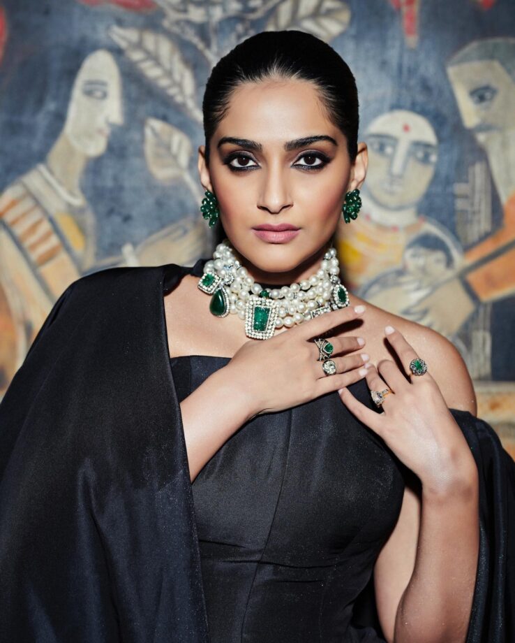 Beautiful Collar Necklaces Ft. Janhvi Kapoor To Aditi Rao Hydari 795864