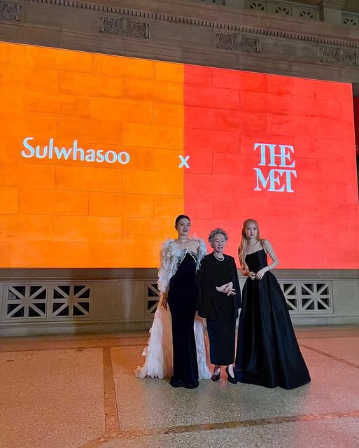 Blackpink's Rosé Serves Jaw-Dropping Visuals In A Black Gown As She Attends Sulwhasoo Banquet 792353