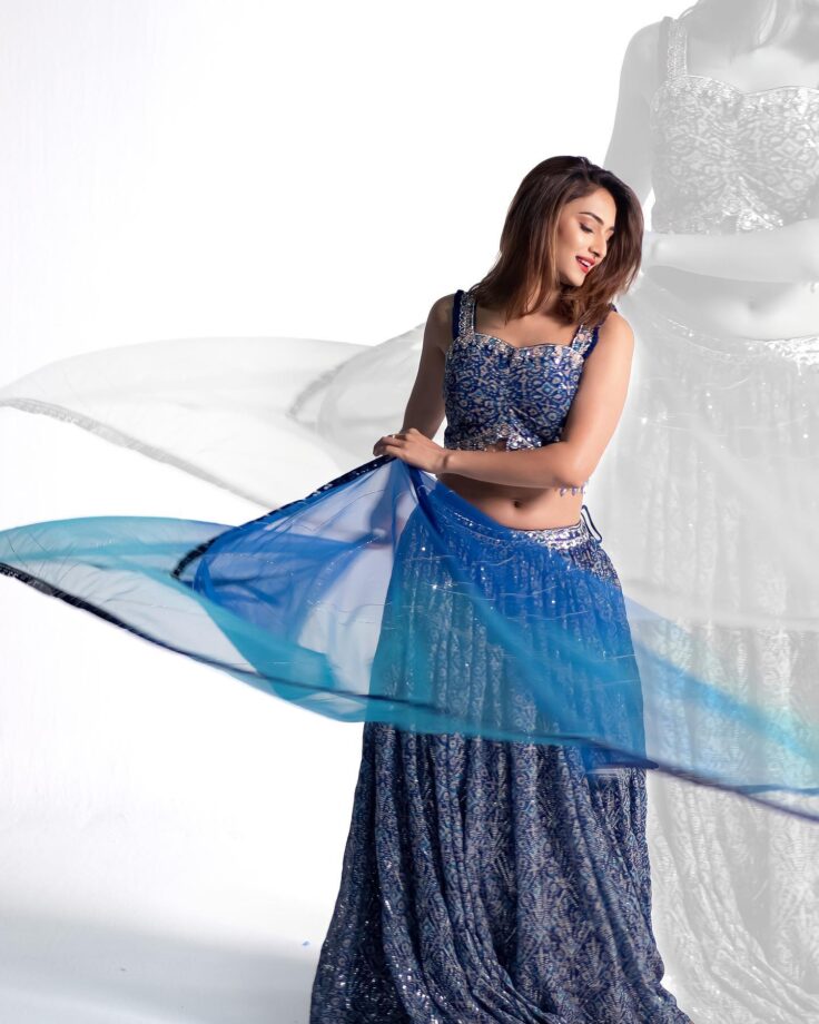 Erica Fernandes feels 'blue-tiful' in blue shimmery lehenga, we love it 795173