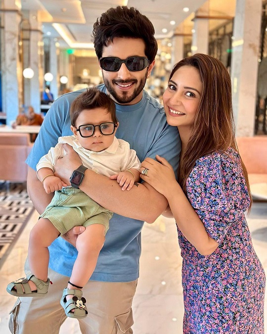 Get Sunday special family goals from Dheeraj Dhoopar 793426