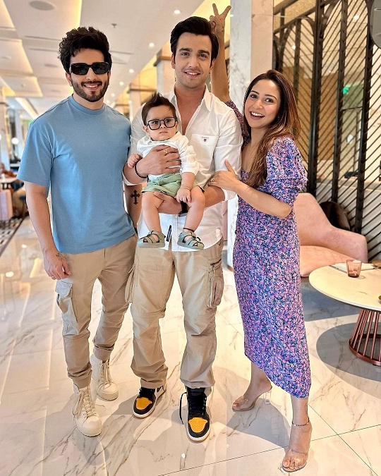 Get Sunday special family goals from Dheeraj Dhoopar 793427